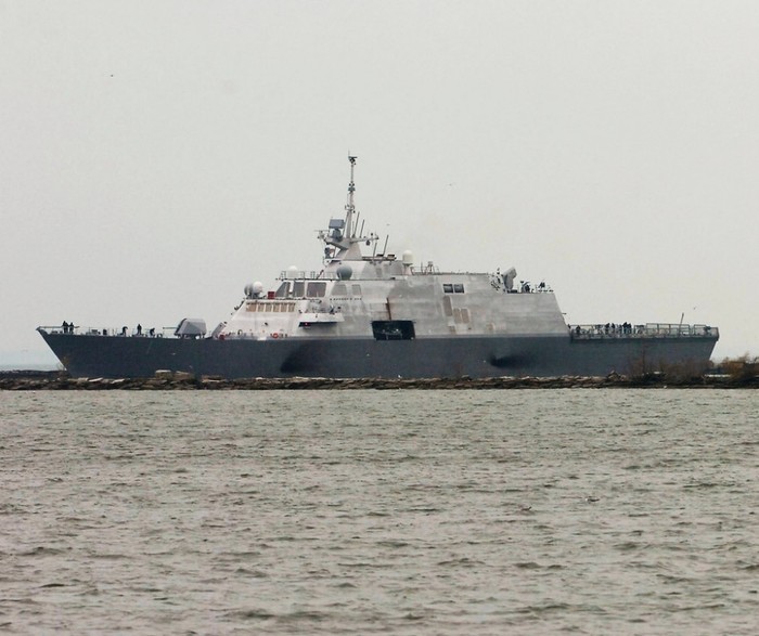 USS Freedom (LCS 1) được hoàn thành tại Milwaukee, Wisconsin vào ngày 8/11/2008. Cảng chính đóng ở San Diego.